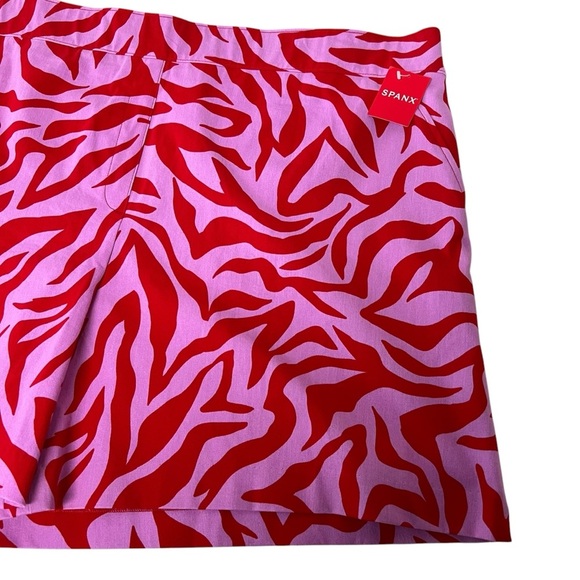 Spanx 3X Polished On The Go 6" Short in True Red Zebra Stripe Animal Print NWT - Picture 4 of 16
